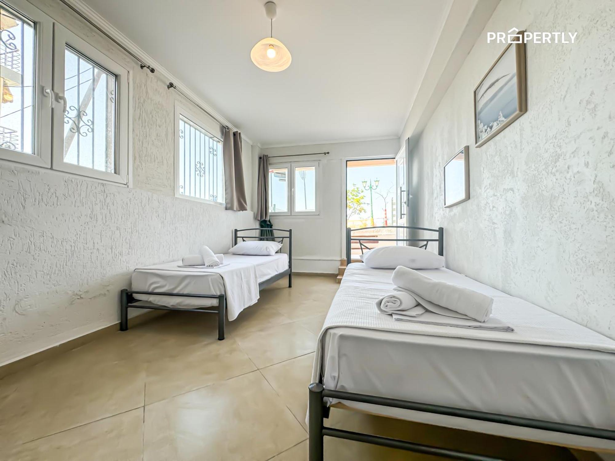 Apartment Beachfront Retreat #propertly Nea Kallikrateia